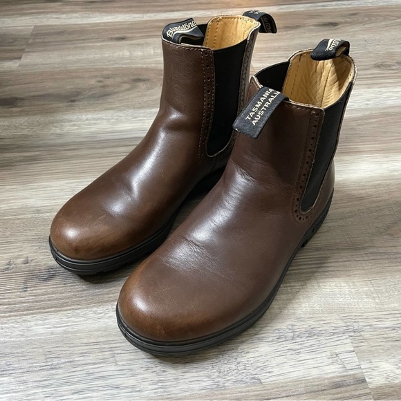 Blundstone Original High Top Chelsea Boot Brogue Size 6 AUS, US women 9. - Picture 2 of 9
